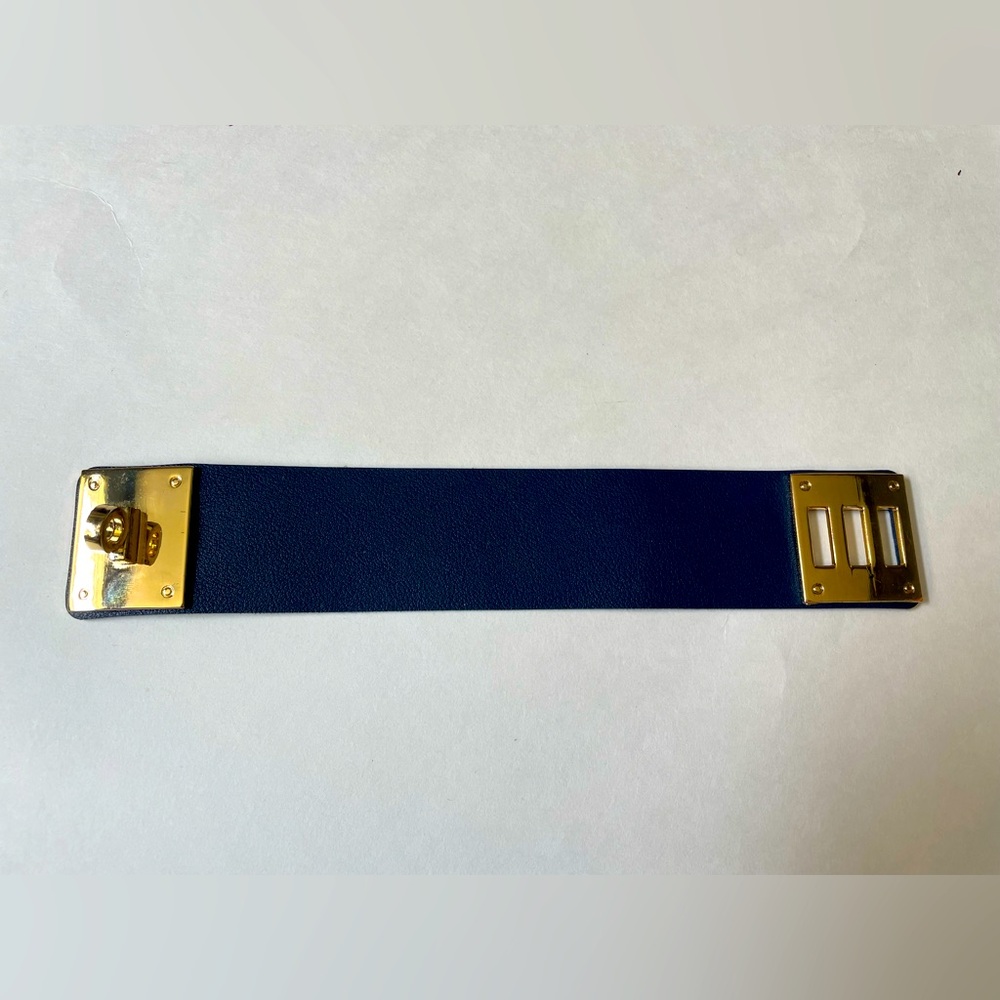 Elegant Gold and Blue Bracelet - Picture 2 of 2